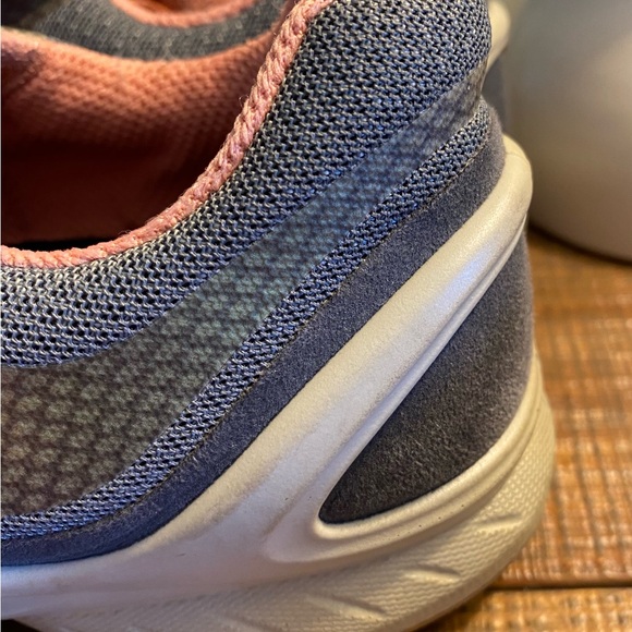 ECCO WOMENS BIOM FJUEL LOW TOP SNEAKER - Picture 6 of 16